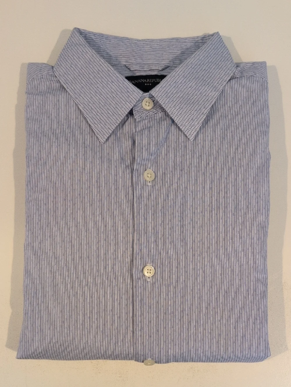 Banana Republic Men's Medium Regular Fit Short Sleeve Button Down Shirt